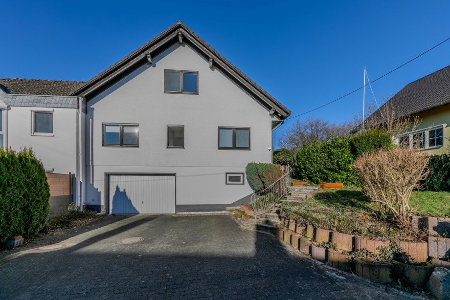Frontansicht Erdgeschosswohnung Much