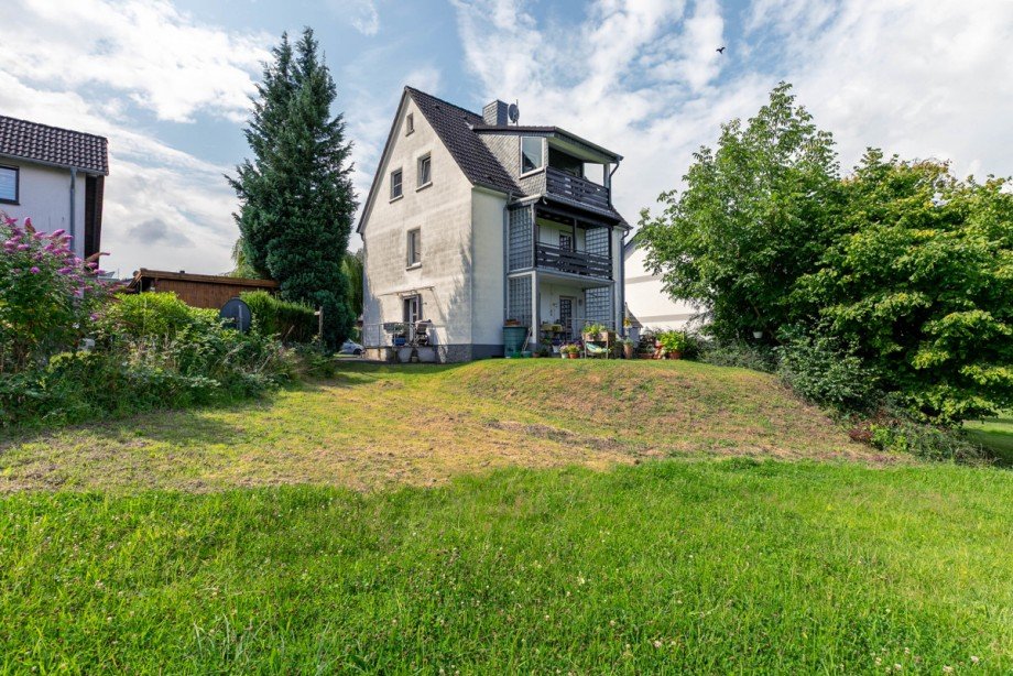 Hausr�ckseite mit Balkonen Mehrfamilienhaus Overath