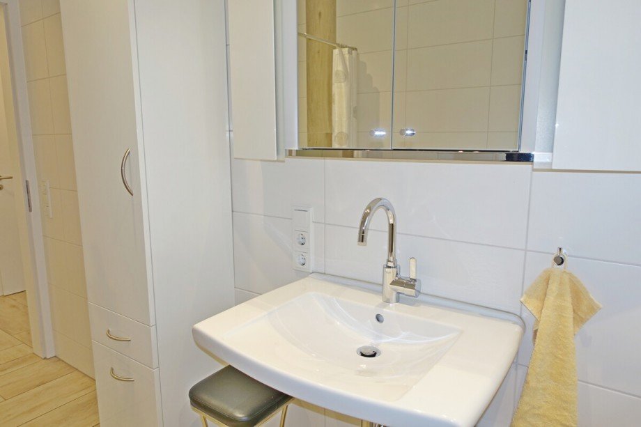 Eleganter Waschtischbereich Erdgeschosswohnung Much