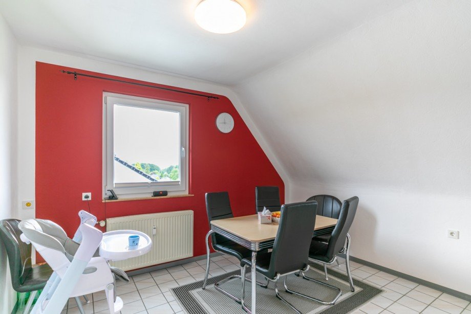 Gro�z�giger Essbereich Mehrfamilienhaus Overath