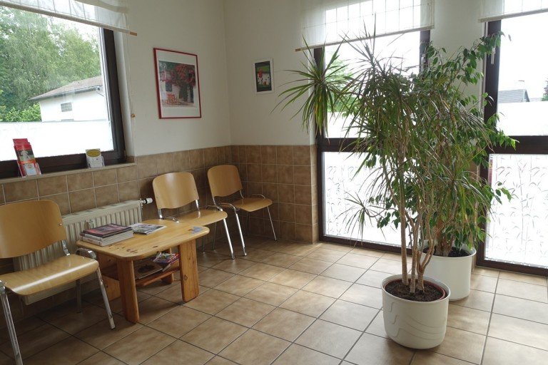 Wartezimmer Neunkirchen-Seelscheid B�ro / Praxis WebersWohnWelt***GEWERBEFL�CHE ZUR ANLAGE!***