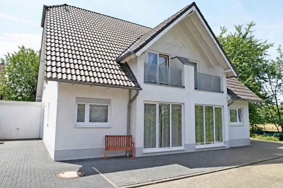Gesamte Hausfront Doppelhaush�lfte Lohmar-Donrath