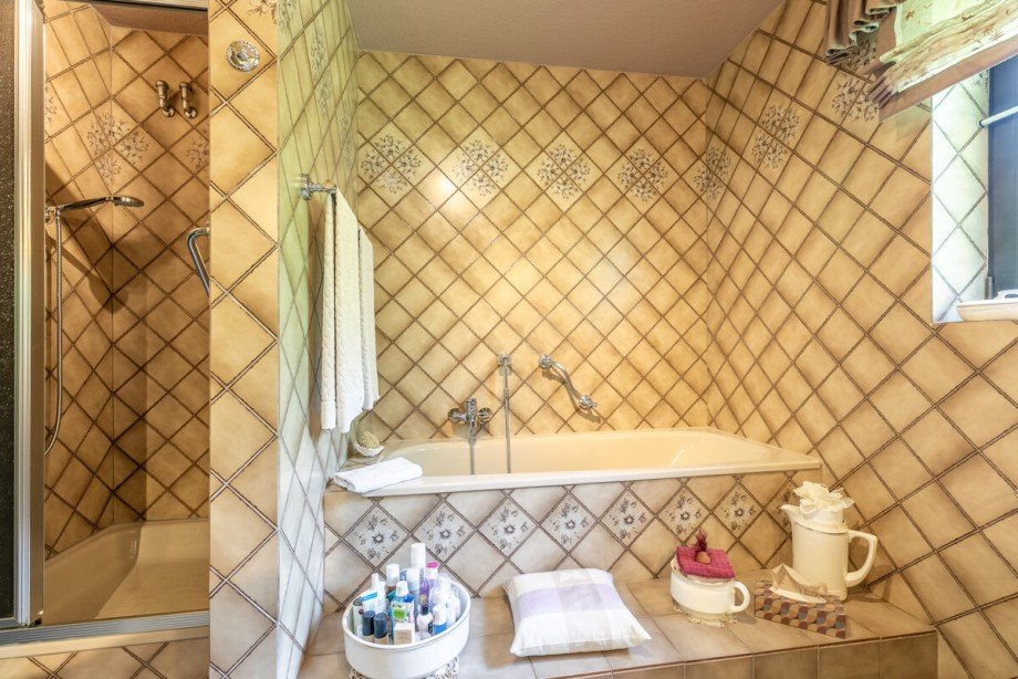 Badewanne + Dusche Einfamilienhaus Neunkirchen-Seelscheid