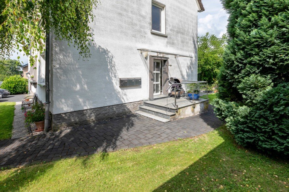 Hauseingang Mehrfamilienhaus Overath