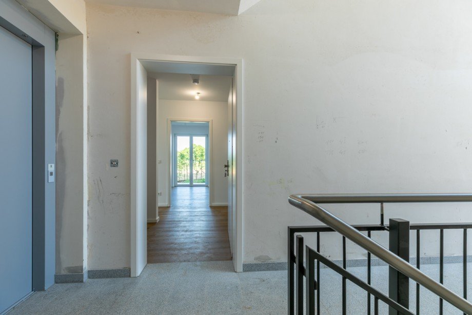 Aufzug und Wohnungseingang Erdgeschosswohnung Neunkirchen-Seelscheid