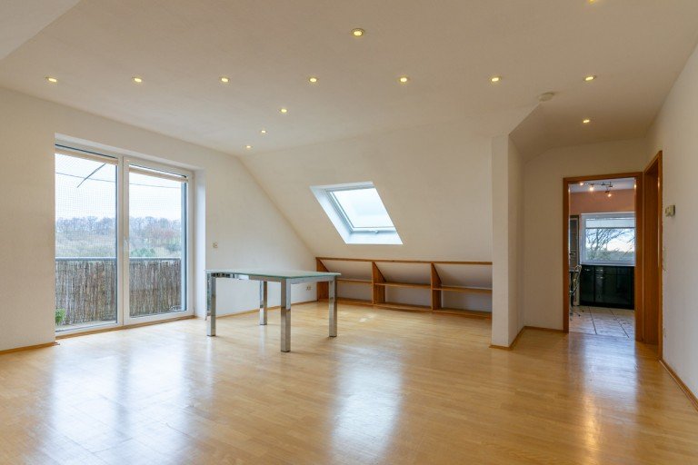 Helles Wohnzimmer Neunkirchen-Seelscheid Dachgeschosswohnung WebersWohnWelt***GELUNGENER GESAMTEINDRUCK!***